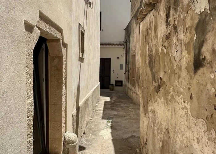 Manenti House *